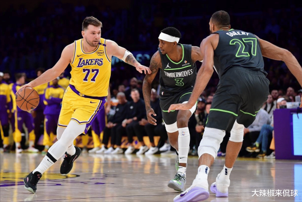 Lakers đã đạt được một bản hợp